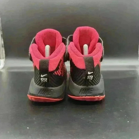 Nike Team Hustle D9 Kids Size 1Y Pink Black Basketball Shoes AQ4225-002 - Picture 5 of 8